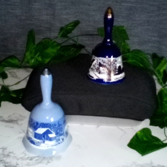 Currier and Ives Winter Scene Themed Collectible Bells/light blue & Royal Blue - Picture 9 of 12